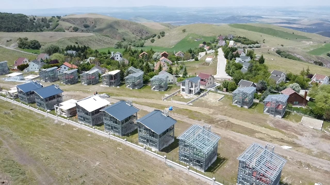 ÇELİK KONSTRÜKSİYON ÇATI YAPIM